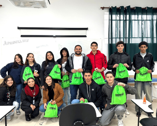 Alunos de So Sebastio da Bela Vista visitam Unidade Central da Univs